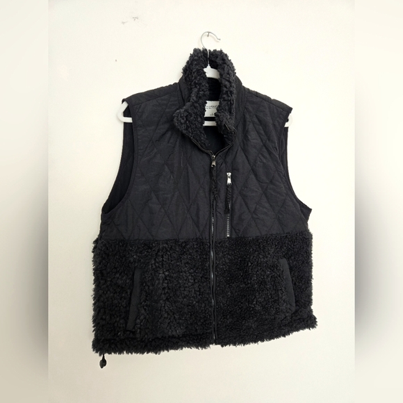 Abercrombie & Fitch Women's Black Quilted and Sherpa Vest | Large - Picture 1 of 5